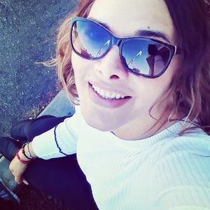 Meet your Posher, Roxana