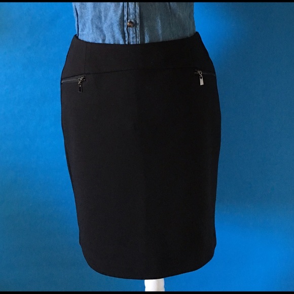 Laundry by Shelli Segal Dresses & Skirts - Laundry by Shelli Segal pencil skirt - size 8