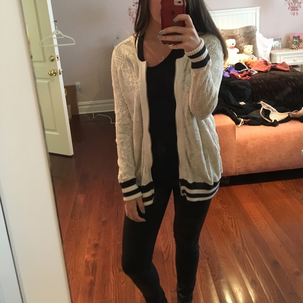 ✨Free people zip up!✨