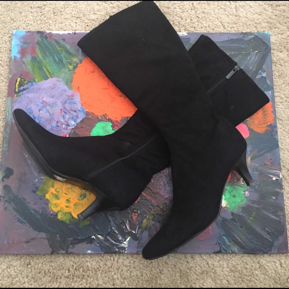 6 1/2 Black textile upper & man-made materials.