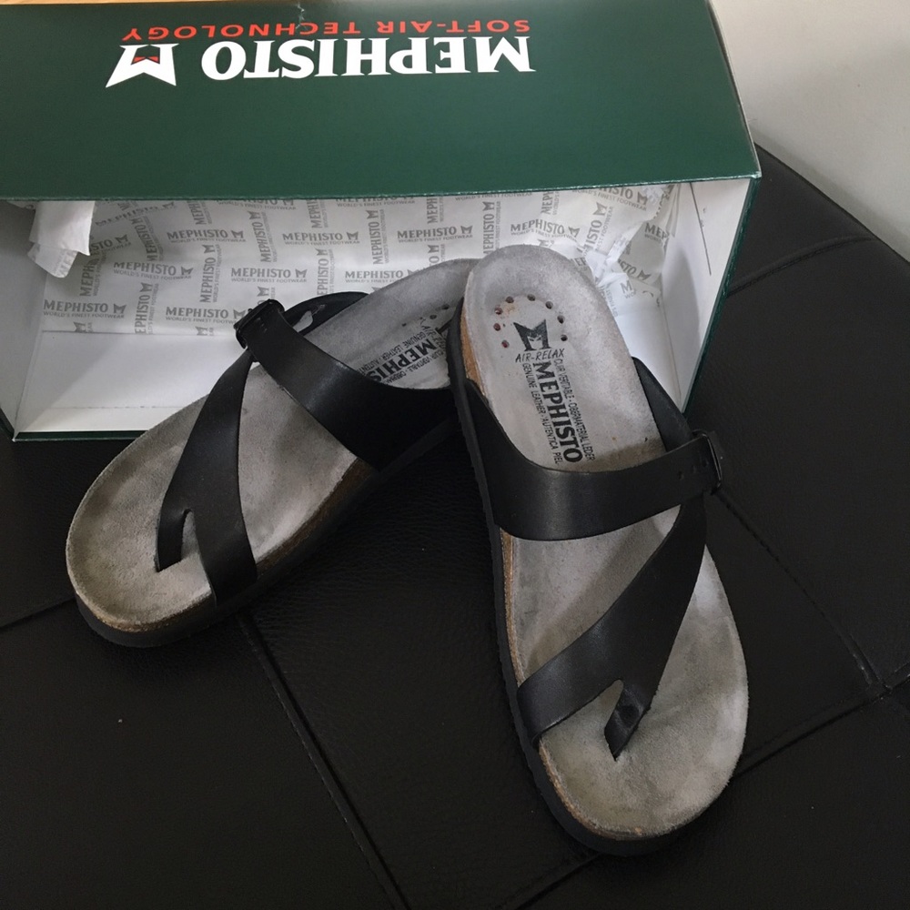 Mephisto Helen black leather sandals