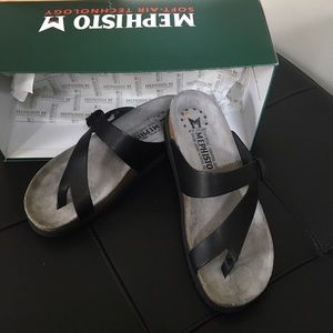 Mephisto Helen black leather sandals