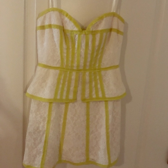 Like New. Kellyn Detailed Strapless Dress - Picture 3 of 5