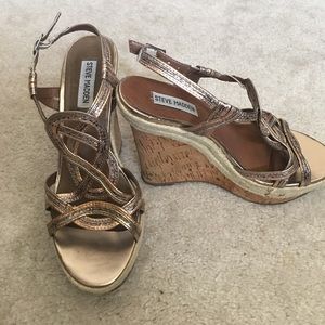 Steve Madden metallic wedge