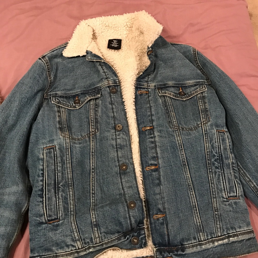 Jean jacket with sherpa