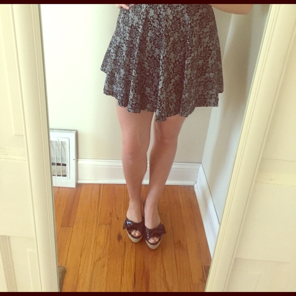 B&W Floral Highwaisted Skirt
