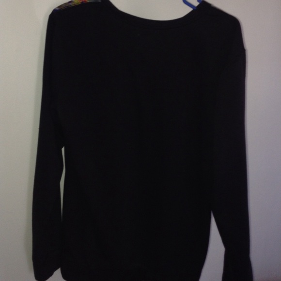 On the byas crewneck - Picture 2 of 2