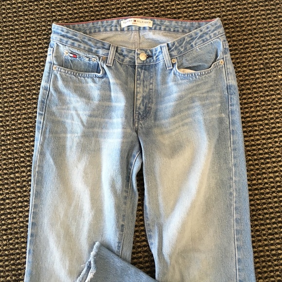 Tommy Hilfiger Jeans size 6. Inseam 31 - Picture 4 of 5