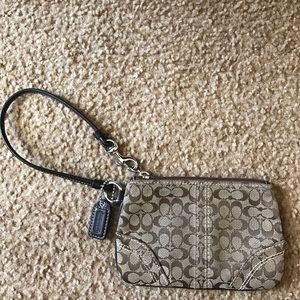 Wristlet wallet