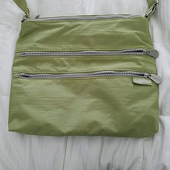 Green across the body bag - Picture 1 of 3