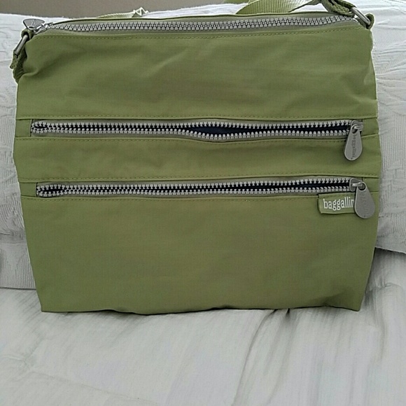 Green across the body bag - Picture 3 of 3