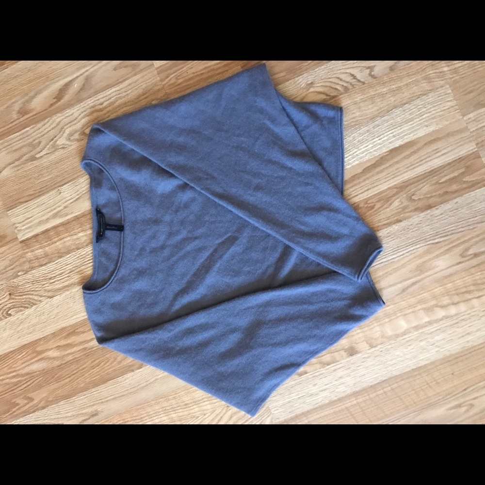 Light purple/greyish sweater