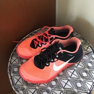 Women's 7.5 Nike Metcon 2.0