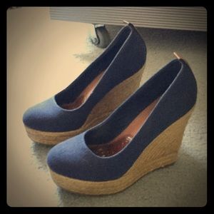 Aldo straw wedge
