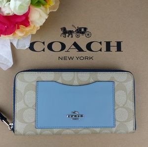 NWT Coach Blue Signature Leather Zipper Wallet