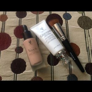 Younique liquid foundation set
