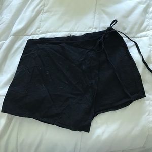 LF s16 (summer) black linen skort