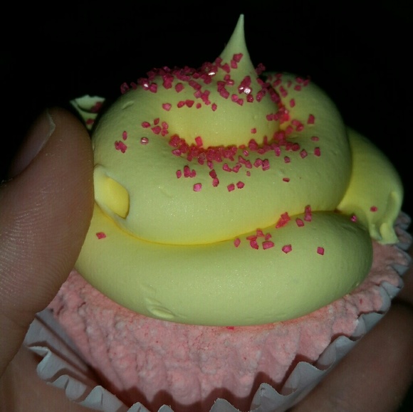 PINK LEMONADE Cupcake Bathbomb - Picture 1 of 1