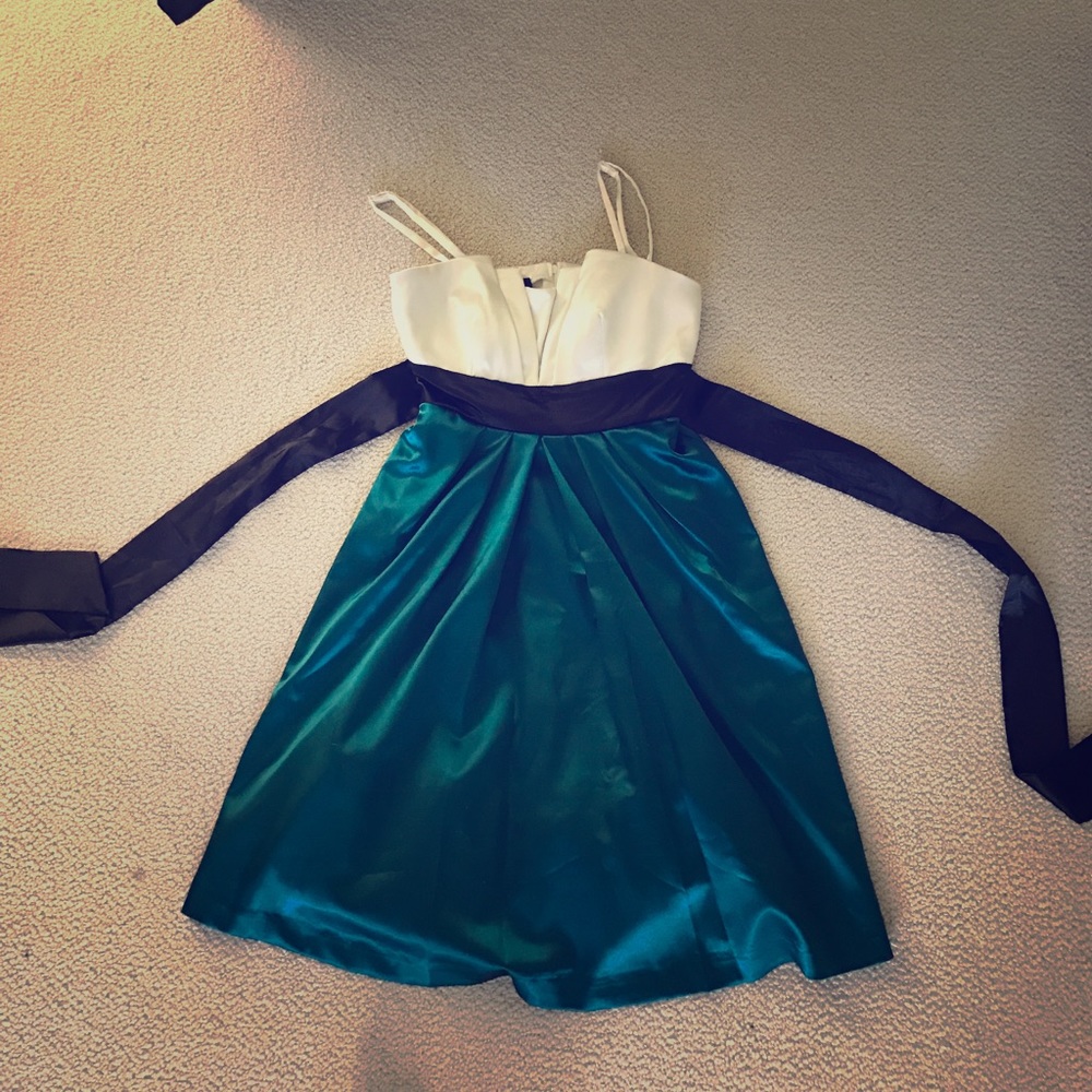 White and emerald green spaghetti strap dress 3