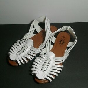 ⚫ SOLD ⚫ Charles Albert Sandals