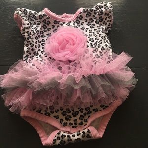 Tutu onesie 💗 all baby items come with a gift!