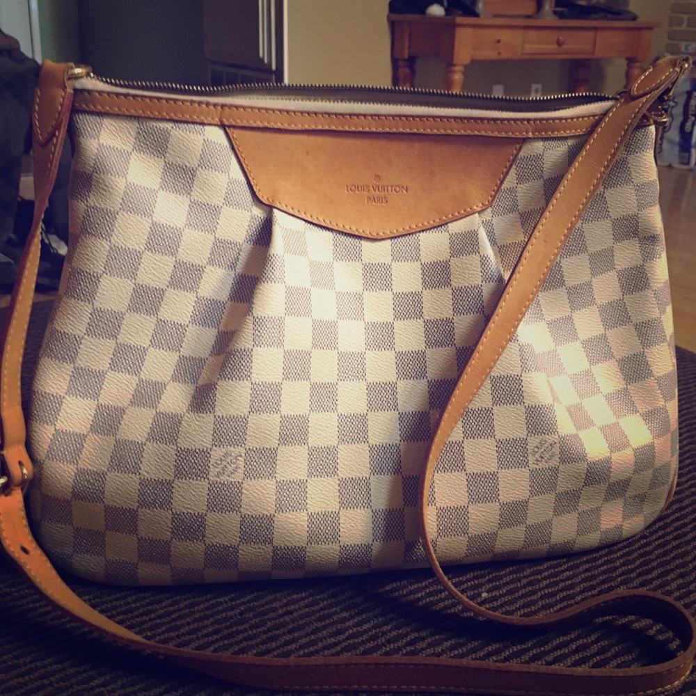 AUTHENTIC Louis Vuitton Azur Crossbody Siracusa MM