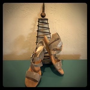 AEROSOLES metallic wedge sandals