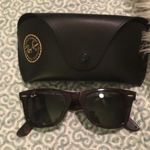 tortoise raybans!