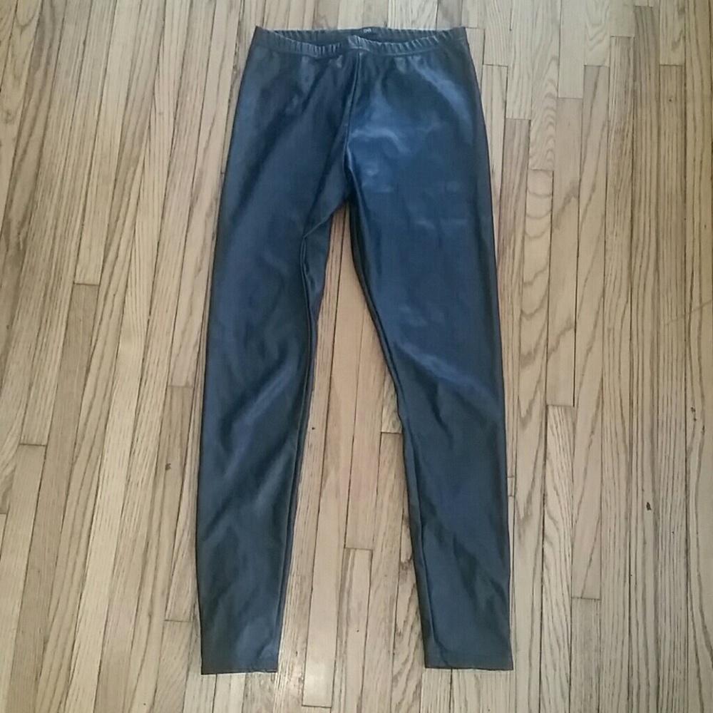 High waisted black leggings from Urban Outfitters