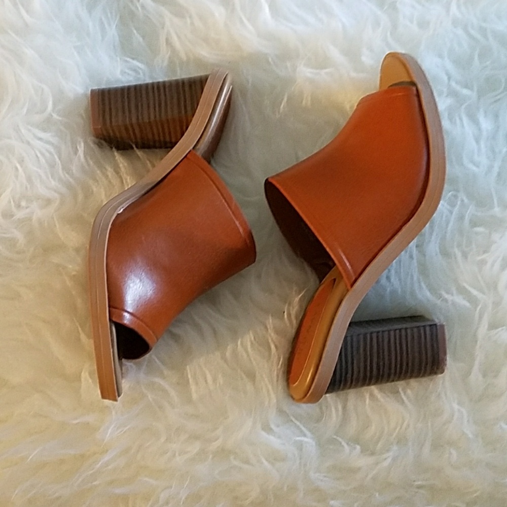 Peep-toe mule heels!