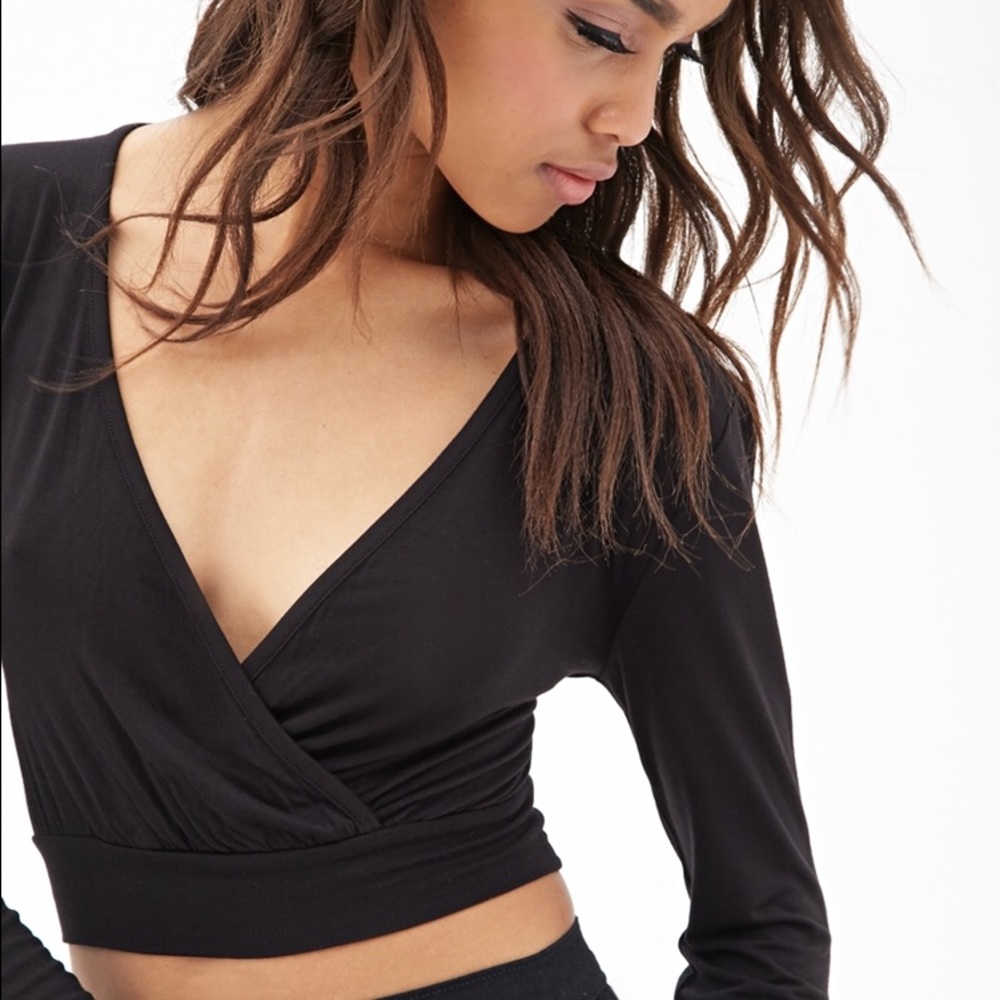 FOREVER 21 CRISS-CROSS CROP TOP