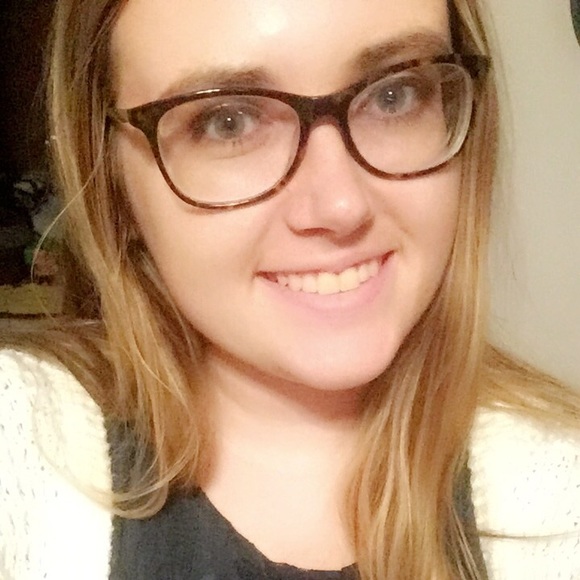 Meet your Posher, Alayna - Picture 4 of 4