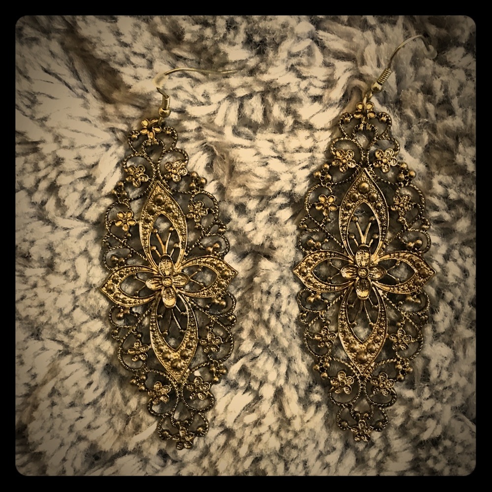 FOREVER 21 FLOWER EARRINGS