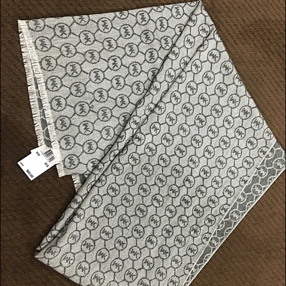 NWT! $60 Authentic Michael Kors Scarf! - Picture 1 of 2