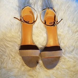 Taupe-gray stiletto heels!