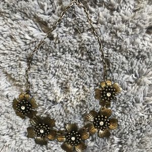 FOREVER 21 FLOWER NECKLACE
