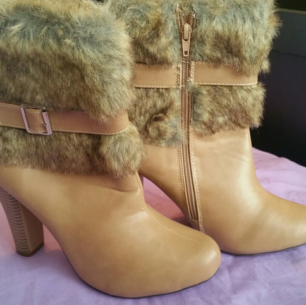 Rabbit fur boots Size 8.5, new