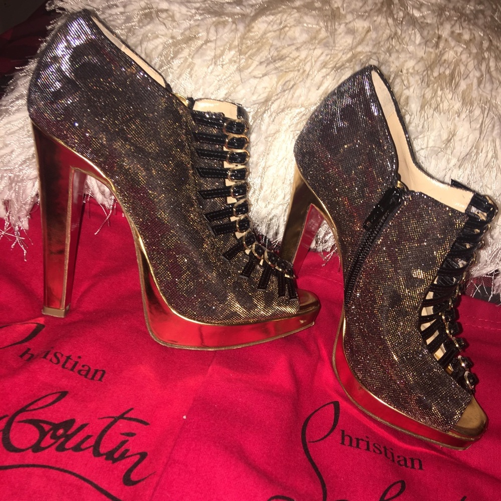 Christian Louboutin 35.5 Leopard Gold bootie 😍