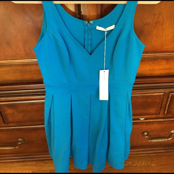 Amanda Uprichard Dresses & Skirts - Amanda Uprichard Sky Dress!