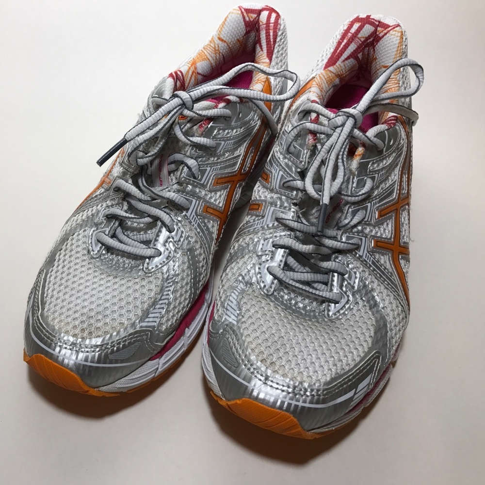 Woman's asics GT-2000 gel size  8