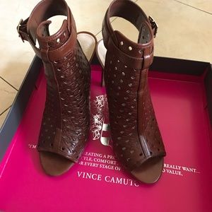 Vince Camuto 👠