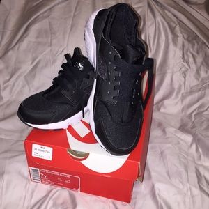 New in Box Nike Air Huarache Run Ultra