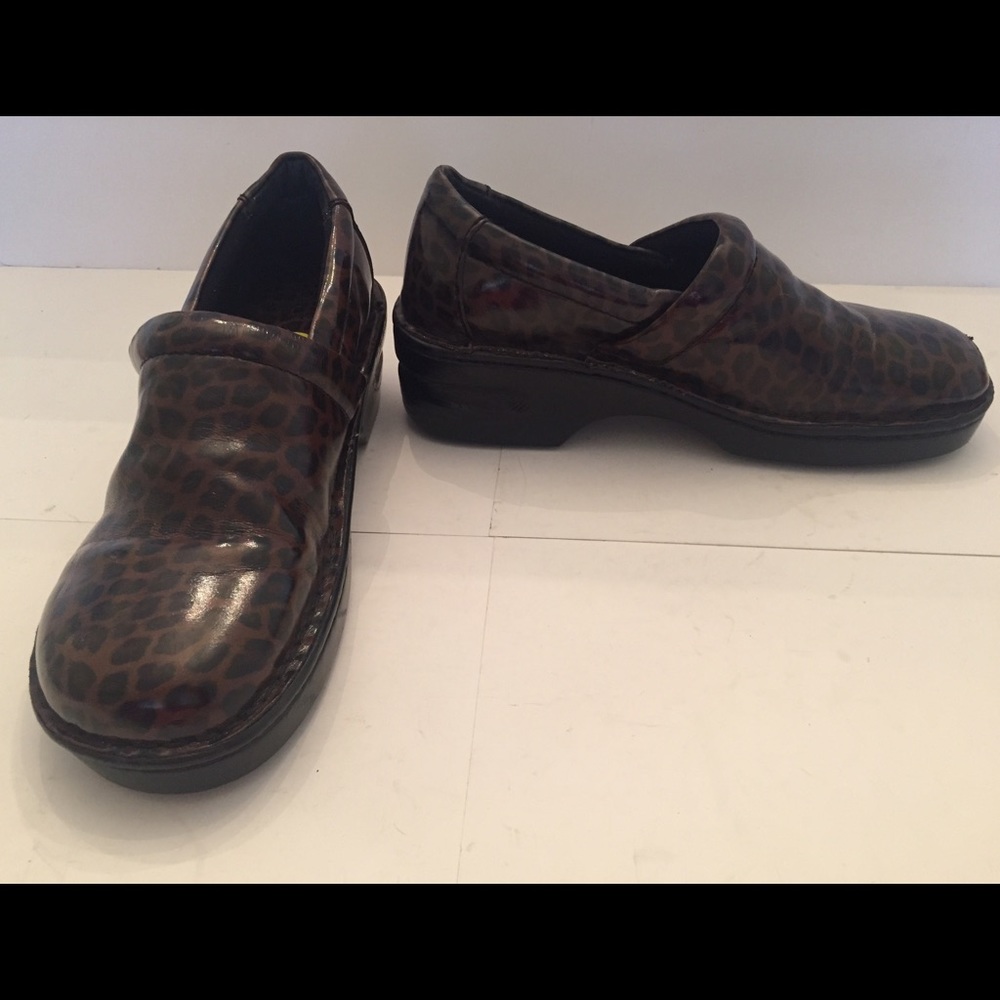 Like New BORN animal print shoes