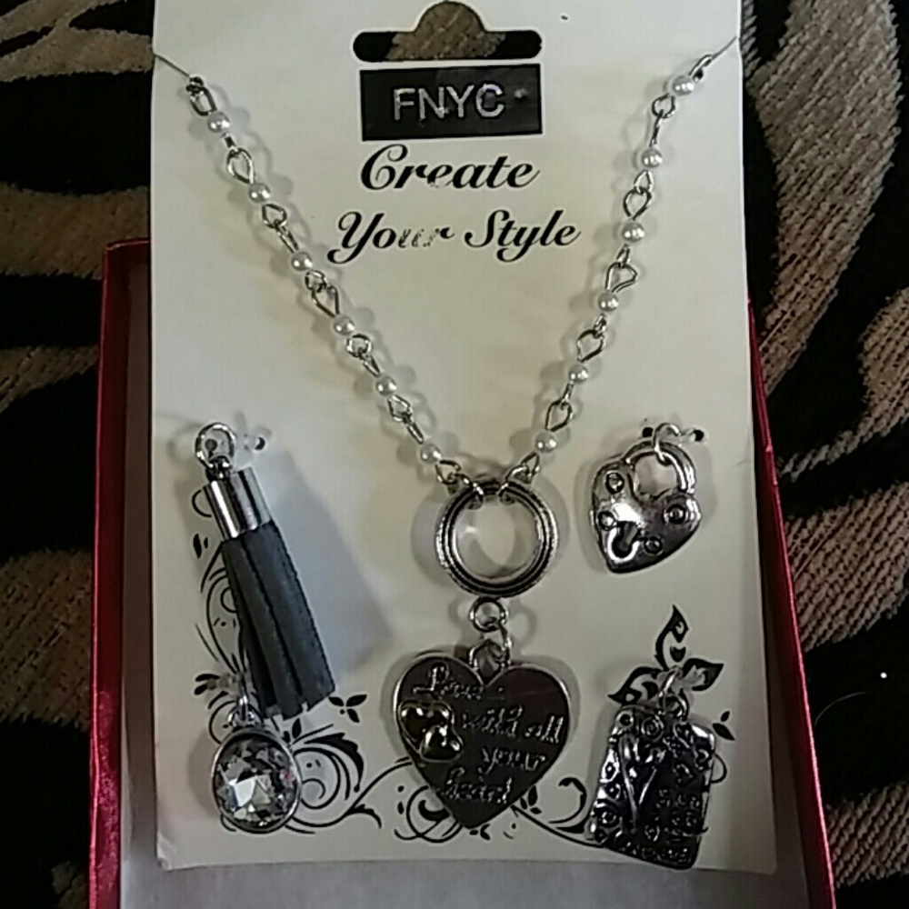 Create your style heart necklace with 5 extra