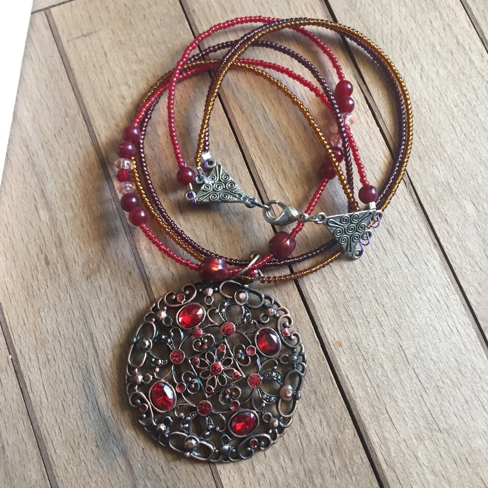 💋SALE💋beaded 3 String necklace and pendant
