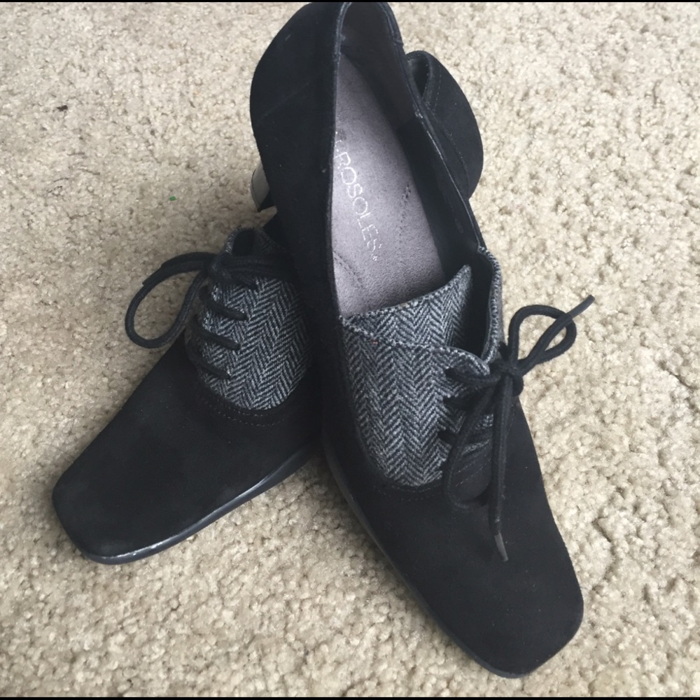 Shoes - Picture 3 of 4