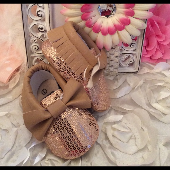Boutique Baby Girl Sequin Bow Moccasin Shoes - Picture 2 of 3