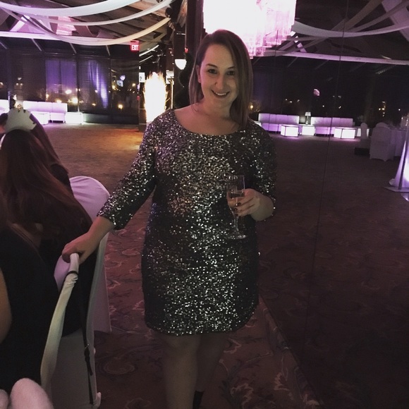 Meet your Posher, Nicole - Picture 1 of 1