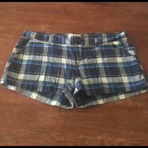 Abercrombie and Finch sorts size 4