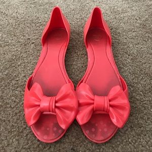 Red rubber bow flats